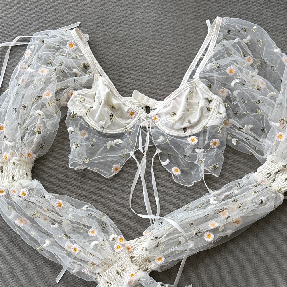 Sugar Thrills - Sheer Daisy-Embroidered Puff Sleeve Bralette - Cream - XS